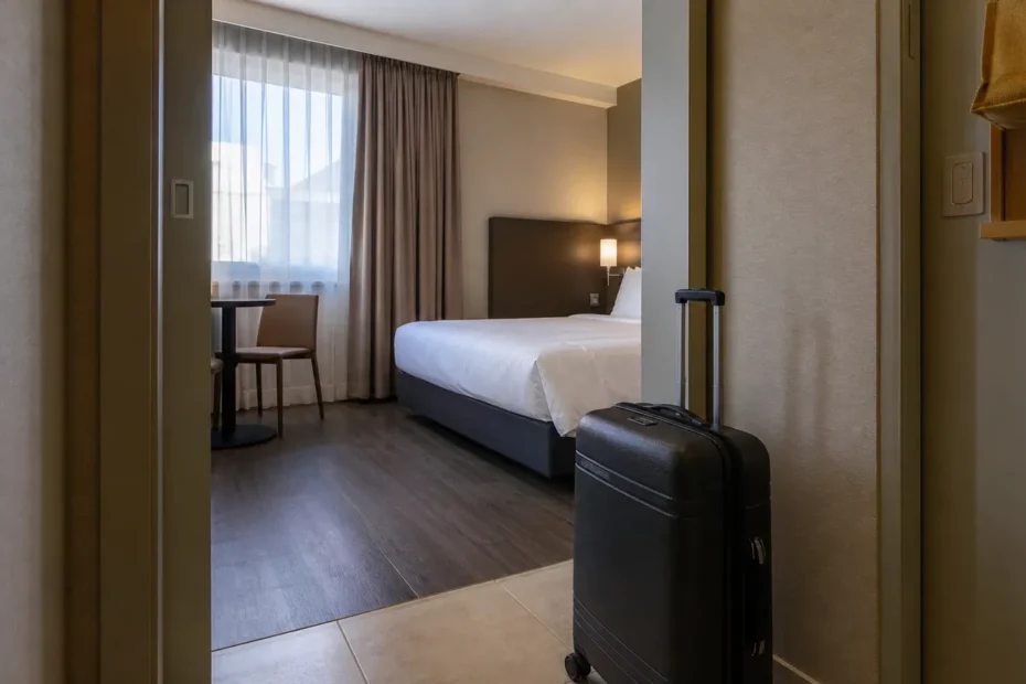강남 지역 lodging 방문 전 확인사항을 소개하는 사실적인 참고 이미지