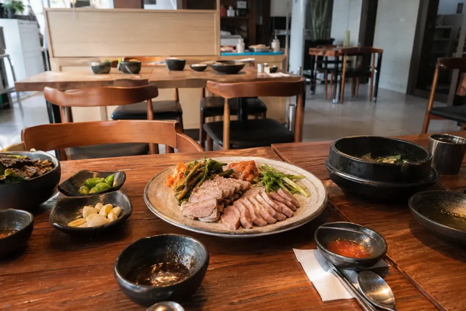 강남 지역 restaurant 방문 전 확인사항을 소개하는 사실적인 참고 이미지
