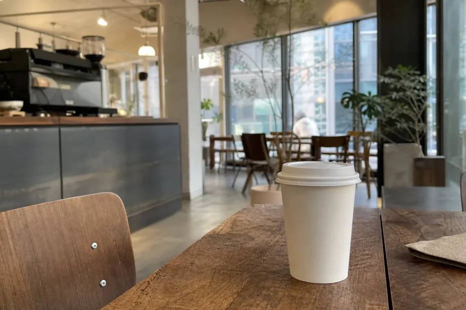 강남 지역 cafe 방문 전 확인사항을 소개하는 사실적인 참고 이미지
